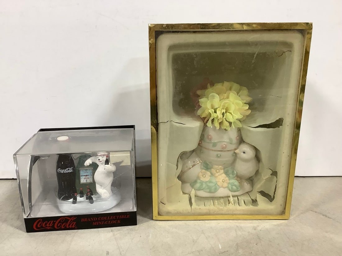 Lenox 'Petals and Pearls Chick Bud' Vase and Coca-Cola Collectible Mini Clock (1 of 1)