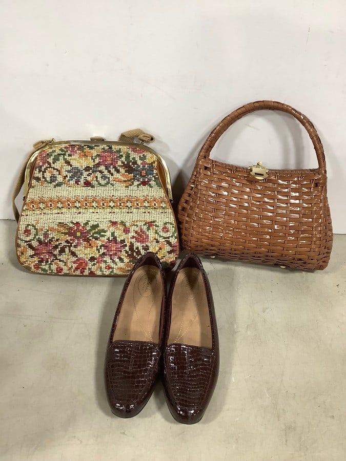 Various Handbags and Clarks Artisan Dress Shoes(Size: 8.5in): Various Handbags and Clarks Artisan Dress Shoes(Size: 8.5in)