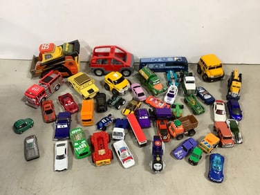 Various toy cars(Hot Wheels and more)