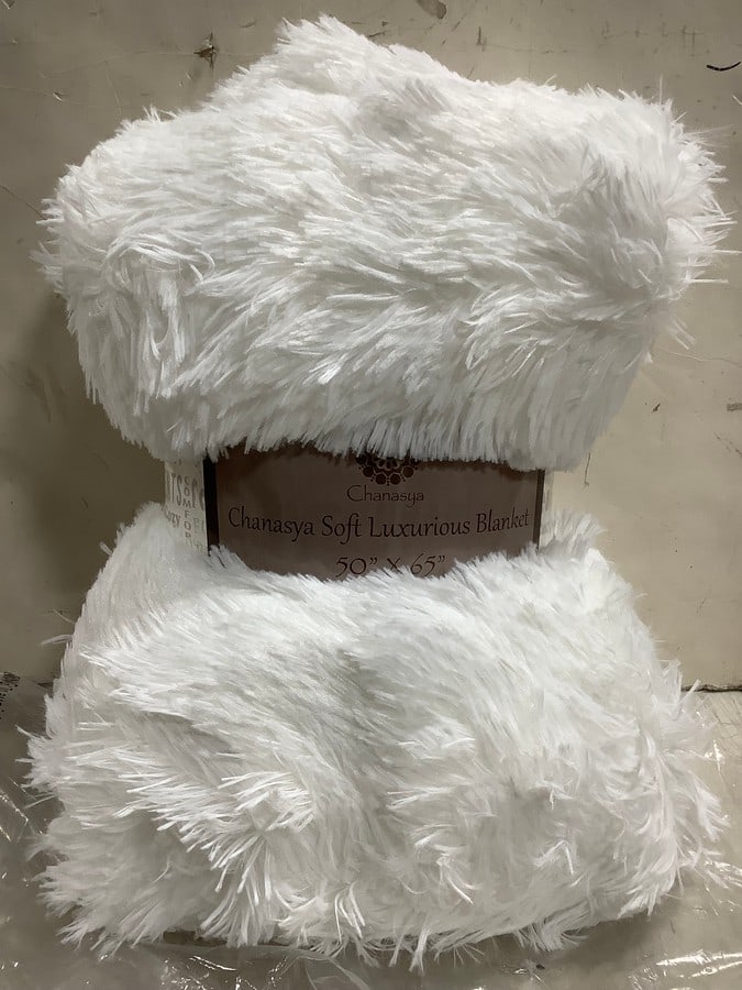 Large soft Chanasta brand plush blanket (new-50in.x65in.): Large soft Chanasta brand plush blanket (new-50in.x65in.)