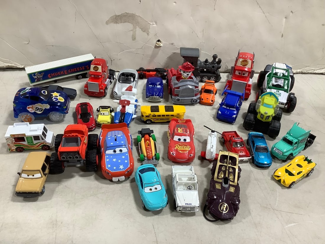 Various toys/mini figures(Joker, Teenage Mutant Ninja Turtles, The Incredibles, and more): Various toys/mini figures(Joker, Teenage Mutant Ninja Turtles, The Incredibles, and more)