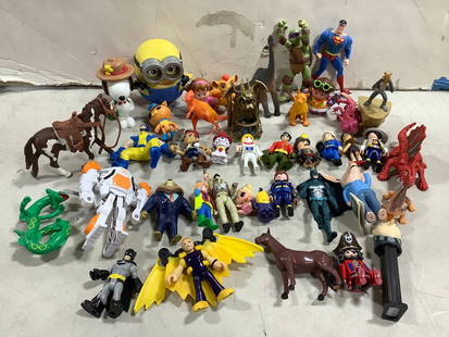 Despicable Me Gru pez dispenser and various mini figures/toys(Minions, Snoopy, Superman, and more): Despicable Me Gru pez dispenser and various mini figures/toys(Minions, Snoopy, Superman, and more)
