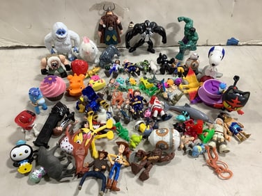 Black Panther PEZ dispenser and various toys/action figures(Hulk, Snoopy, Toy Story, etc.)