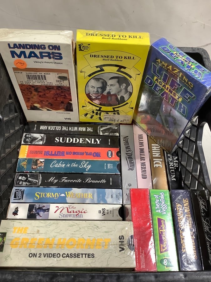 Various history books, cliff notes books, and more(Atlas of the Roman World, The Complete War of the: Various history books, cliff notes books, and more(Atlas of the Roman World, The Complete War of the Worlds, Doc Holliday, and more)