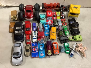 Various toy cars(Hotwheels, Kinsmart, and more)