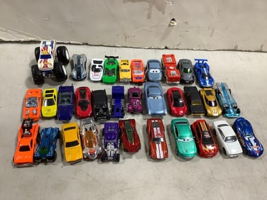 Various toy cars(HotWheels and more)
