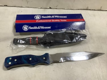 Smith & Wesson hunting blade wih case(new) and knife(12.5in.long)