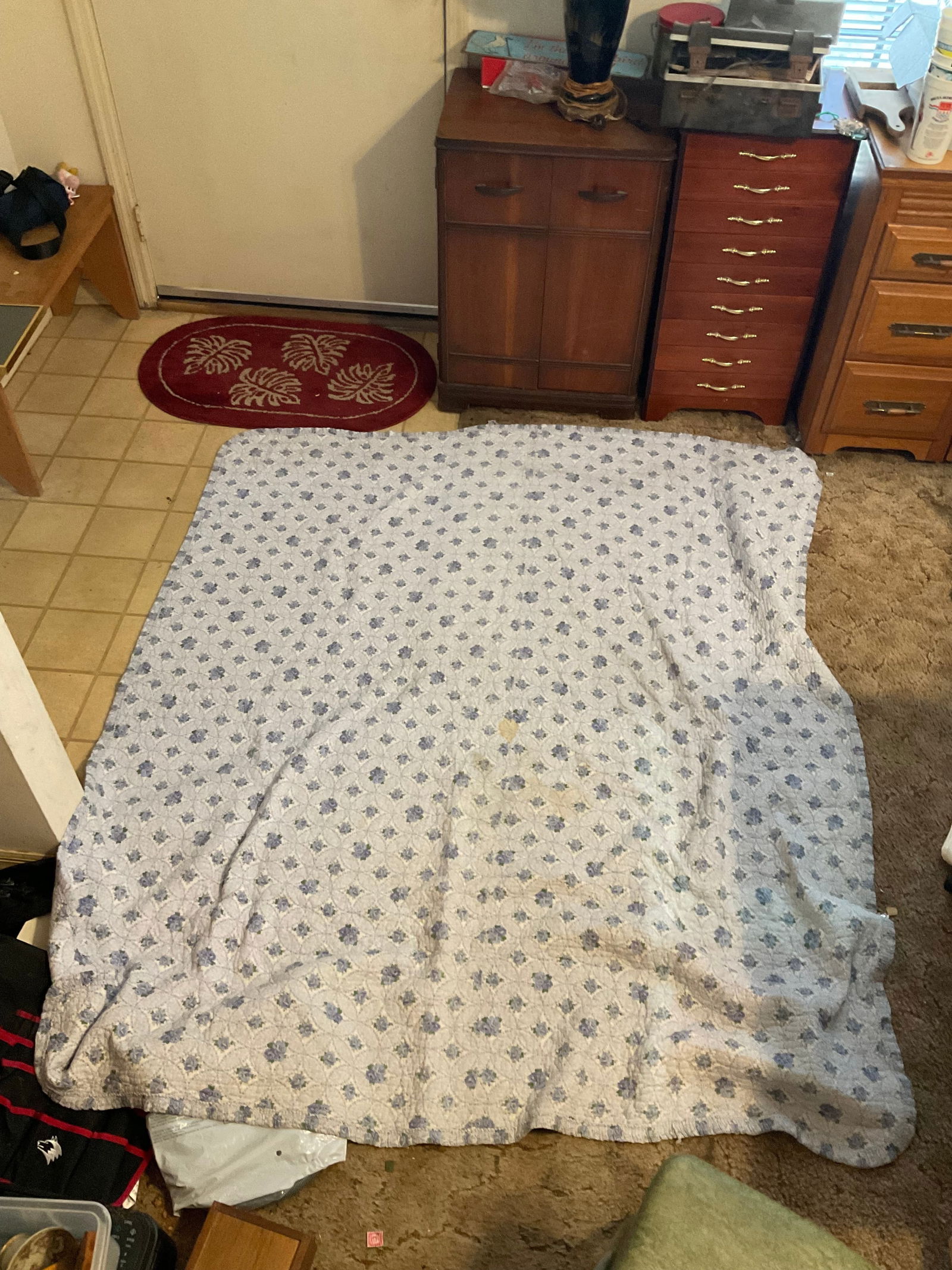 early hand made quilt (1 of 1)