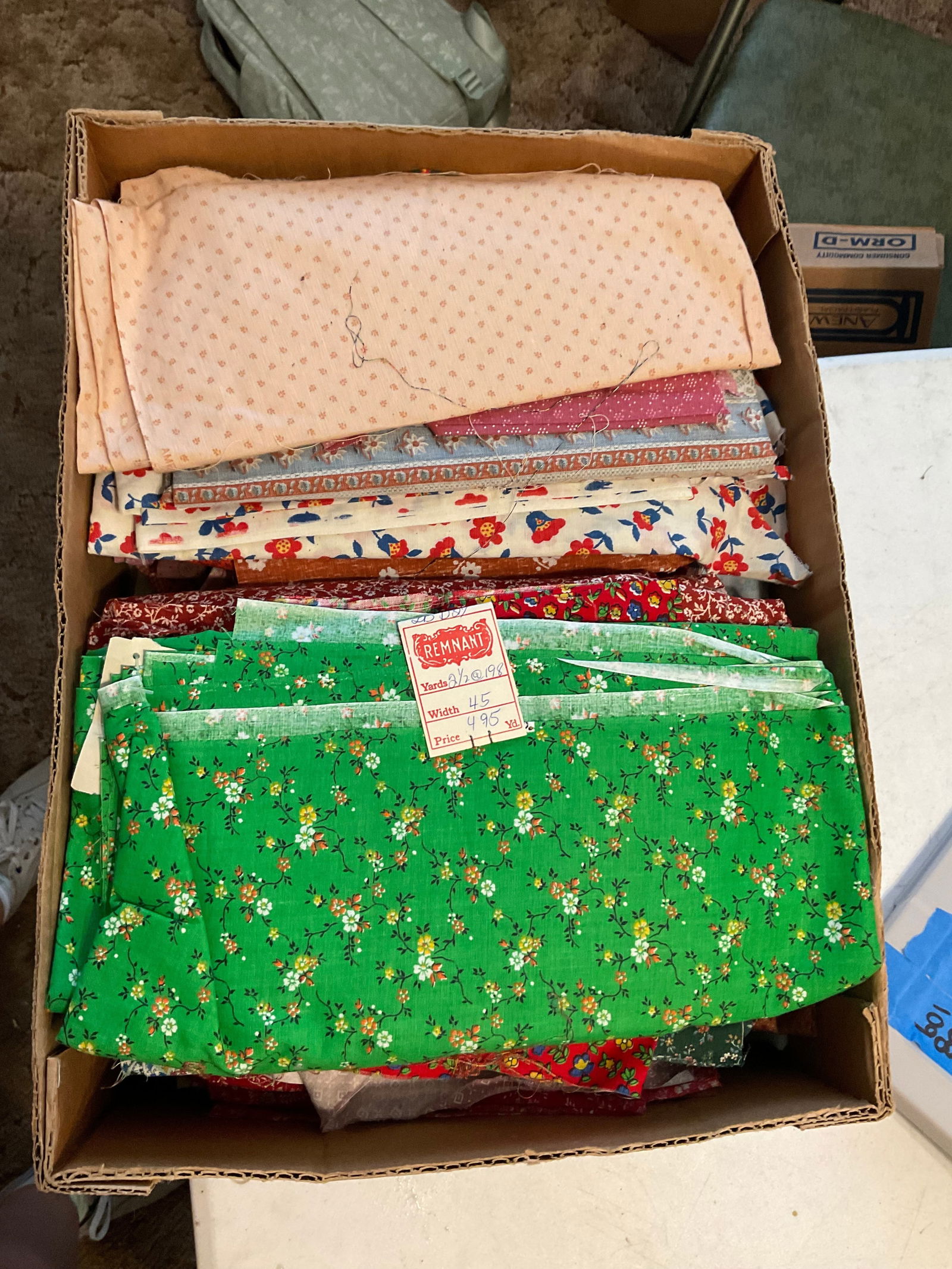 lot of fabric pieces for quiltmaking: lot of fabric pieces for quiltmaking