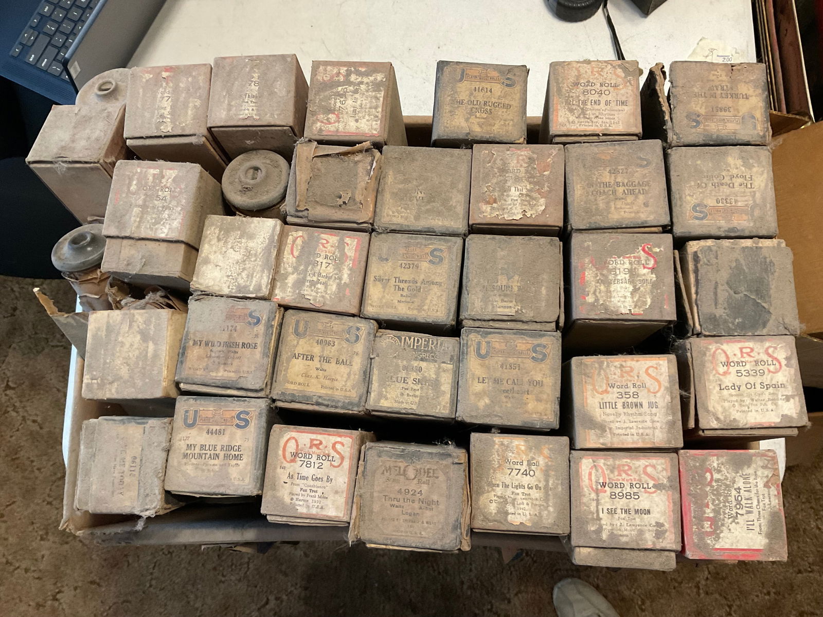 large amount full of player piano scrolls: large amount full of player piano scrolls