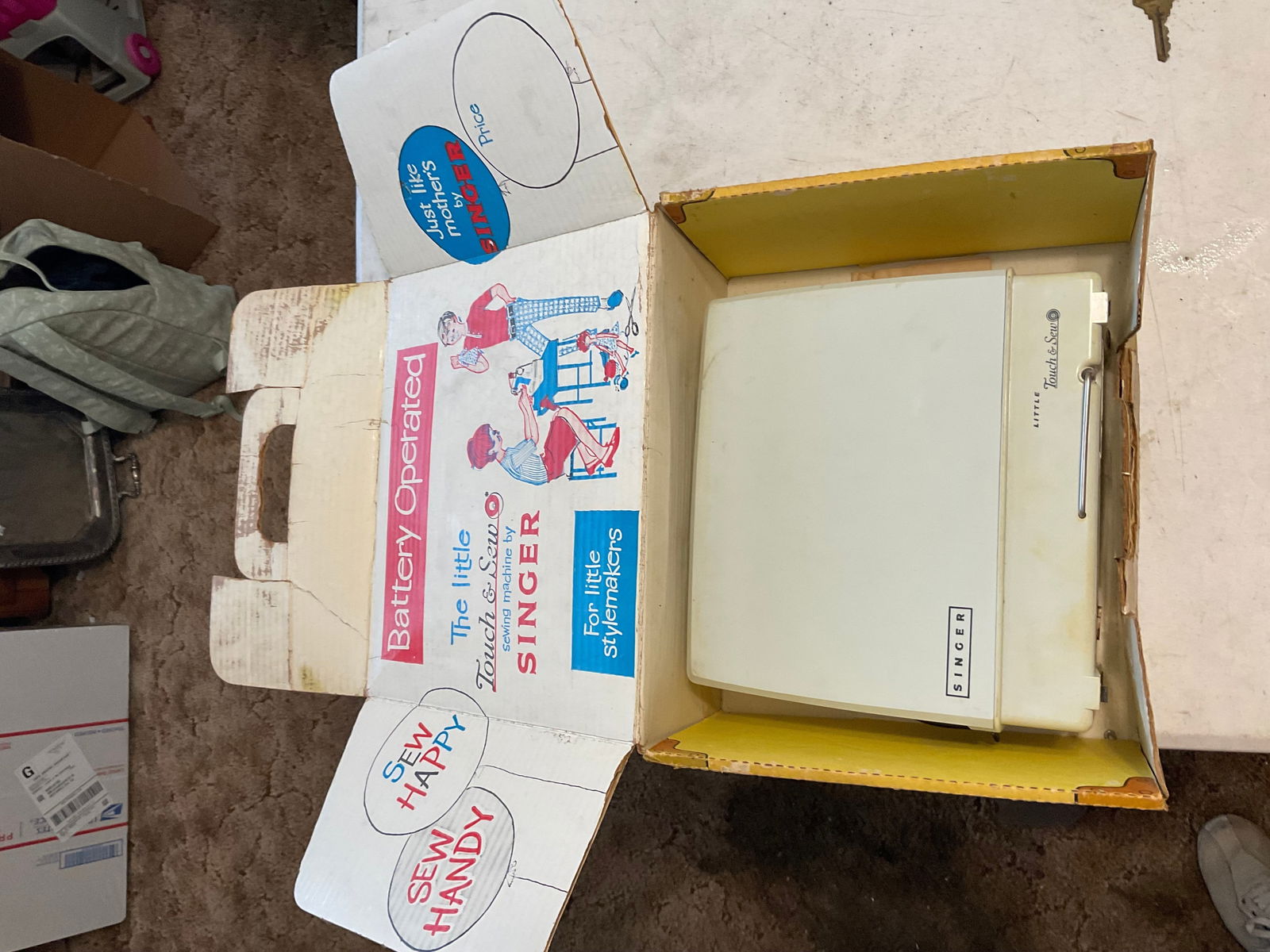 vintage children's singer sewing machine with original box (1 of 1)