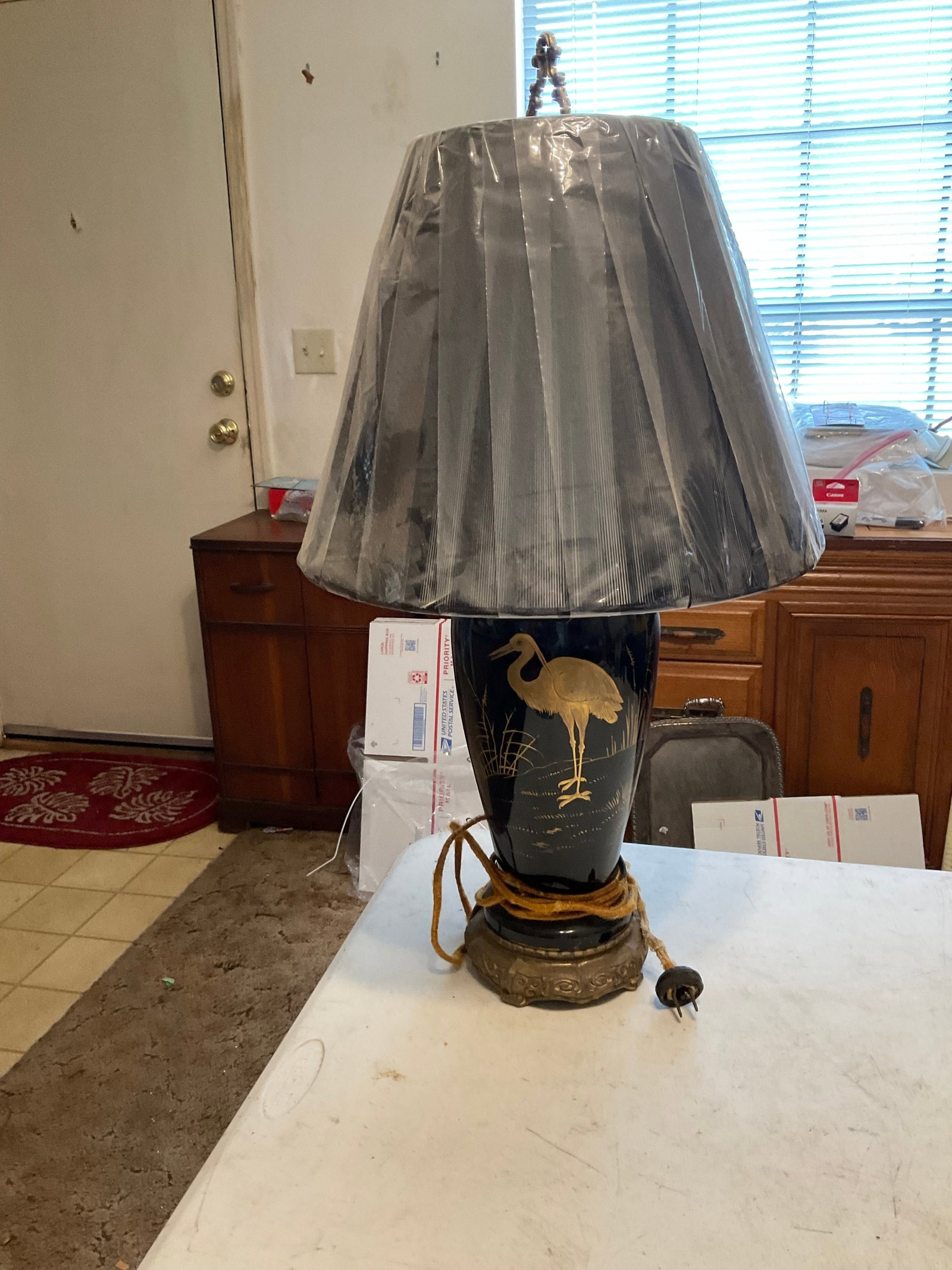 vintage oriental inlaid lamp 27" tall: vintage oriental inlaid lamp 27" tall