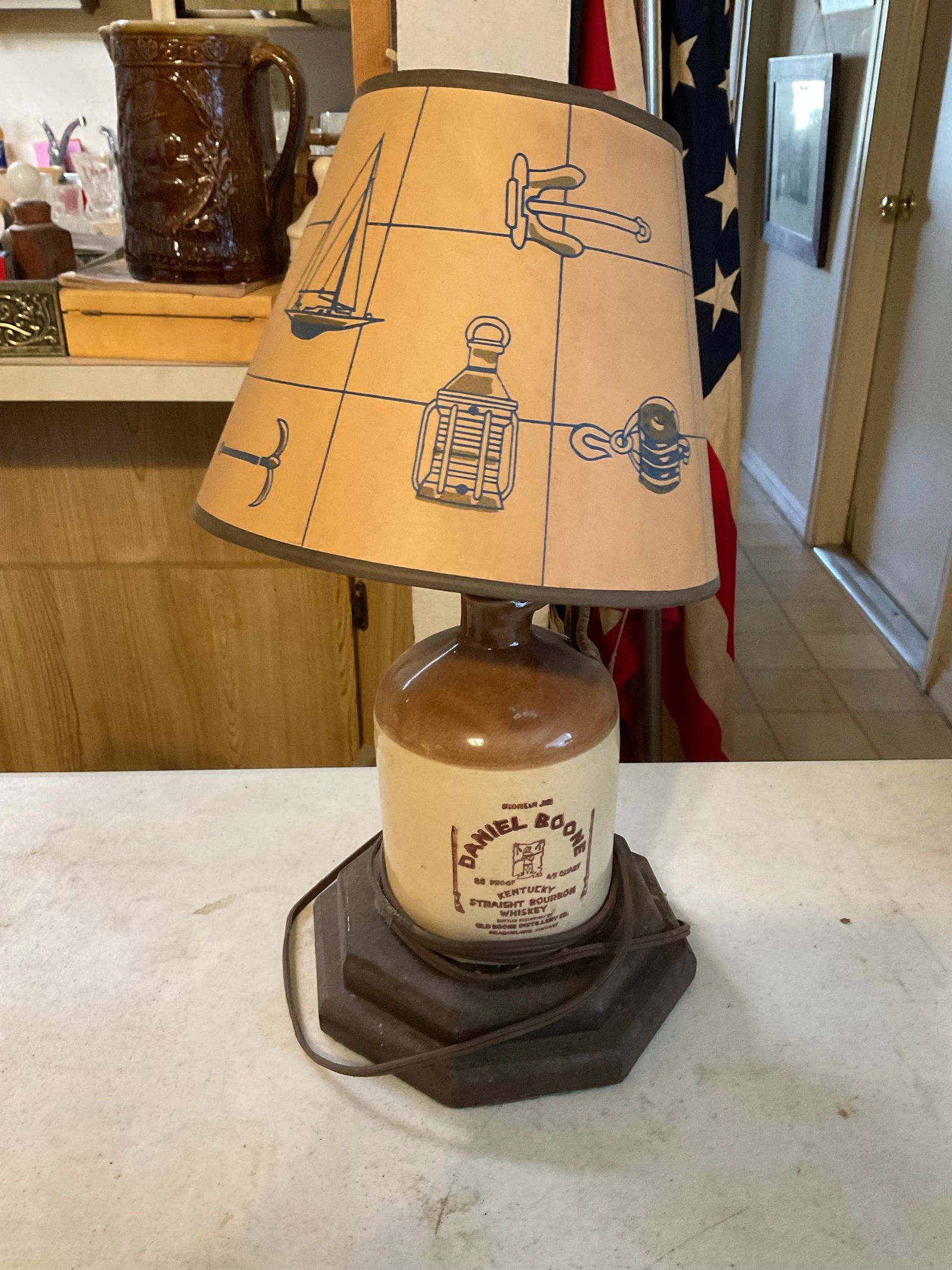 Daniel Boone Kentucky bourbon lamp 16in tall (1 of 1)