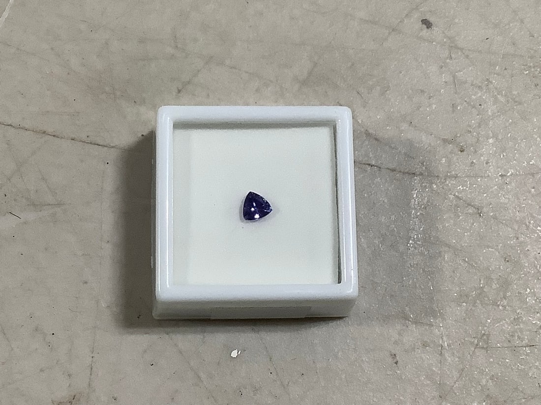 .45ct min 5.5x5.5mm TR Tanzanite gemstone: .45ct min 5.5x5.5mm TR Tanzanite gemstone