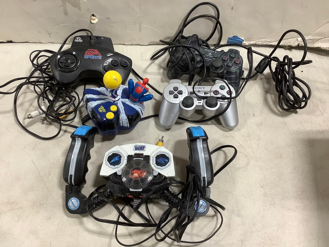 Gaming controller lot(Sony Playstation, EA Sports, and more): Gaming controller lot(Sony Playstation, EA Sports, and more)