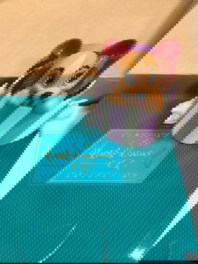 Walt Disney 1999 Lady and The Tramp collectible with box(3.5in.talll): Walt Disney 1999 Lady and The Tramp collectible with box(3.5in.talll)