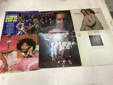 Vintage records(Marilyn & Billy, The Pips Callin, Smokey Robinson, and more)