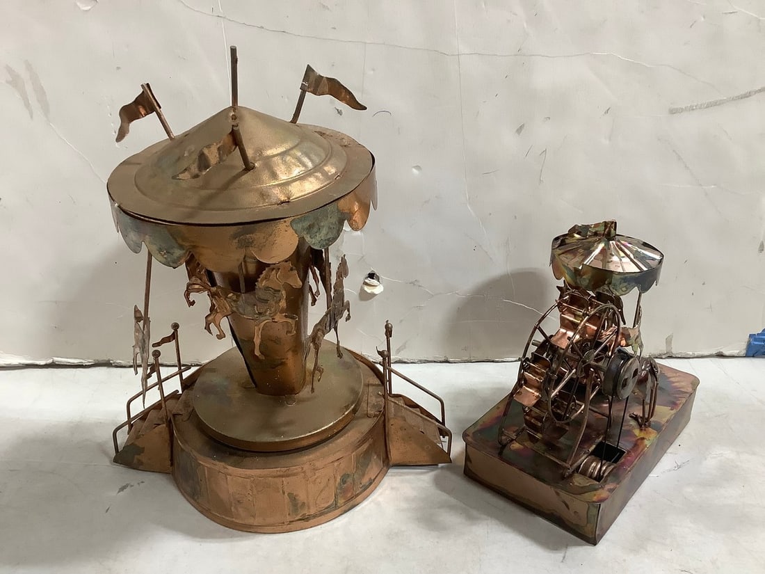 Vintage tin music boxes(tallest 10.5in.): Vintage tin music boxes(tallest 10.5in.)