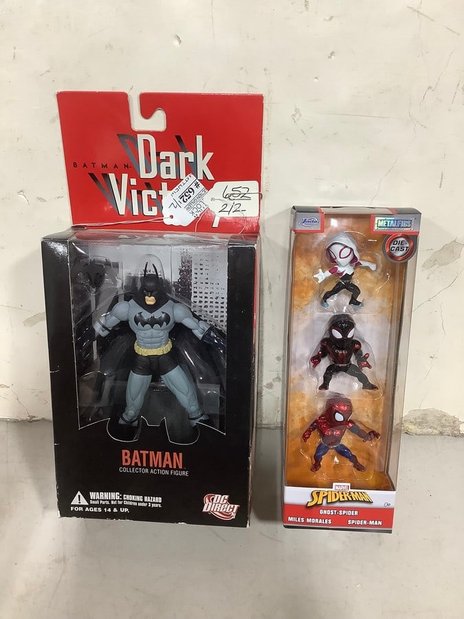 Batman Dark Victory collectible figure and Spiderman diecast collectibles(all new in box): Batman Dark Victory collectible figure and Spiderman diecast collectibles(all new in box)