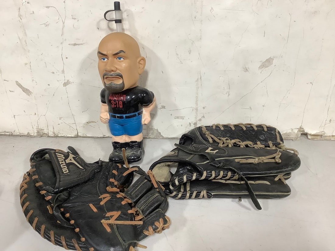 Austin 3:16 drinking cup and Mizuno mitts: Austin 3:16 drinking cup and Mizuno mitts