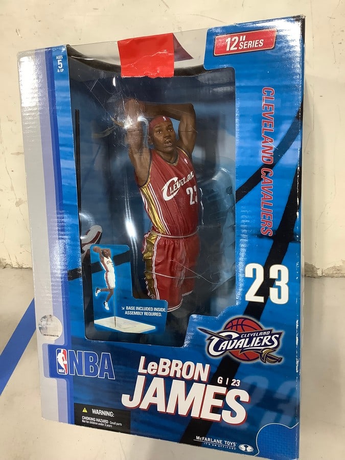 Lebron James NBA collectible figure(new Cleveland Cavaliers n box) (1 of 1)