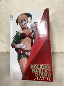 DC comics bombshells Holiday Harley Quinn statue(brand new in box)