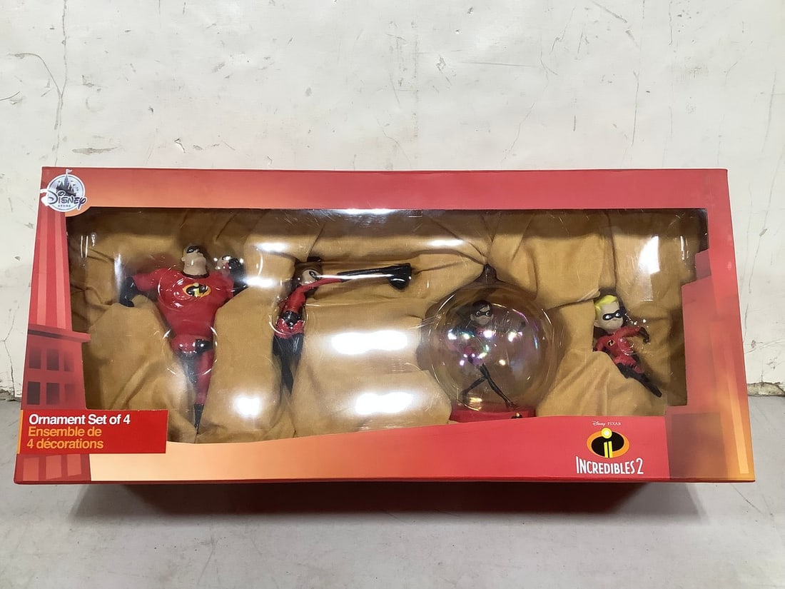 Disney Pixar Incredibles 2 ornament set of 4(brand new in box): Disney Pixar Incredibles 2 ornament set of 4(brand new in box)