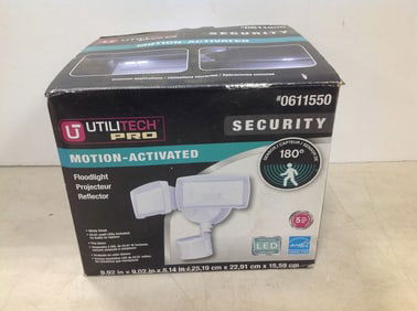 Utilitech pro motion activated floodlight security light(new in box)