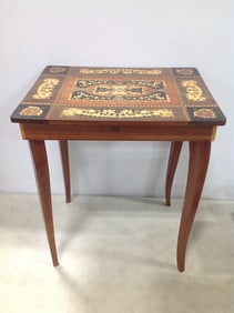 Vintage Musical Table (20inx17inx13in)