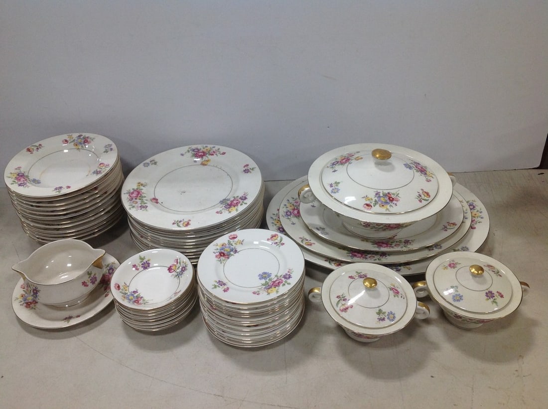 Theodore Haviland New York plates(longest 16in.), gravy boat, ceramic containers with lids, and more (1 of 1)