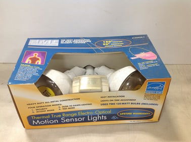 Thermal True Range Electro-Optical motion sensor lights(new in box)