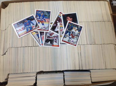 Various collectible baseball cards