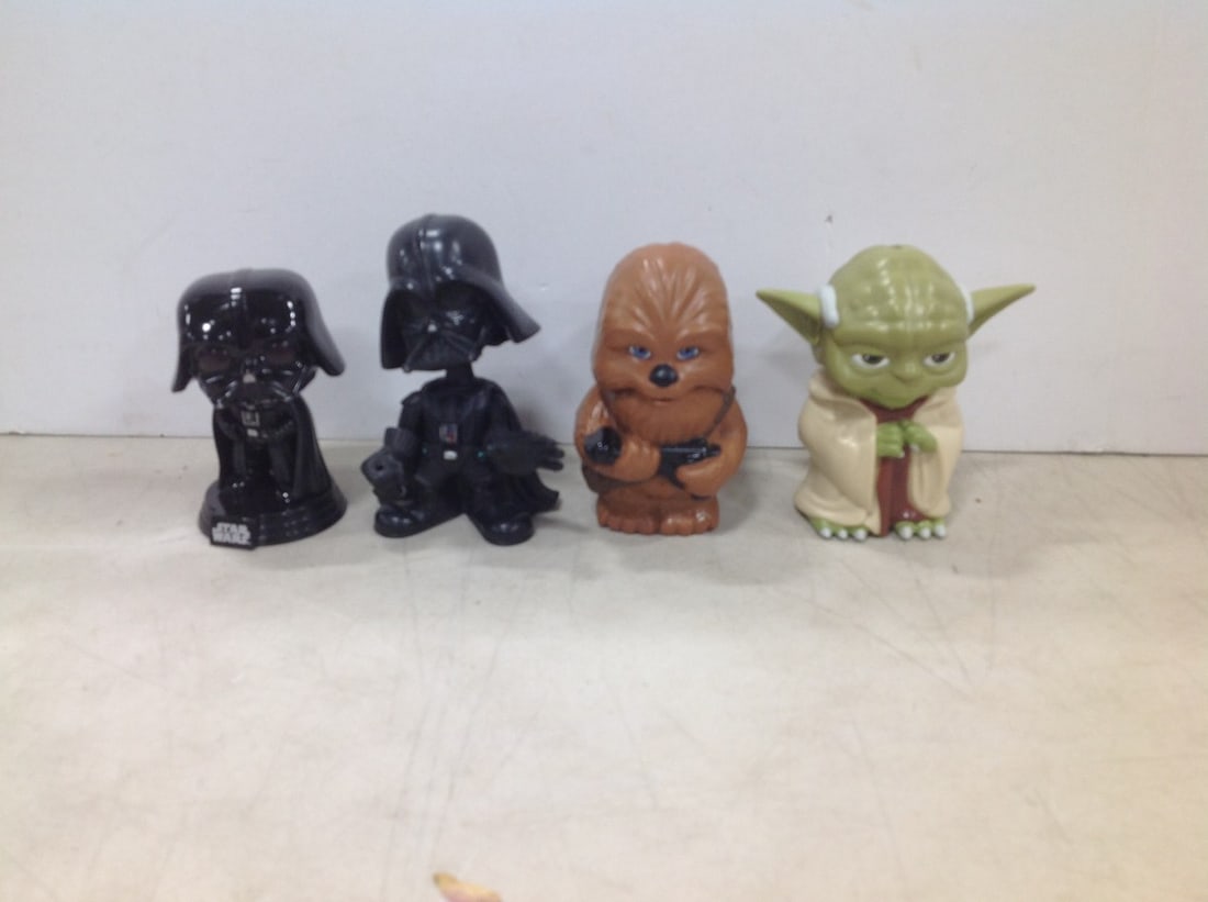 Star Wars character flashlights, bobble head Yoda/Chewbacca/Darth Vader (1 of 1)