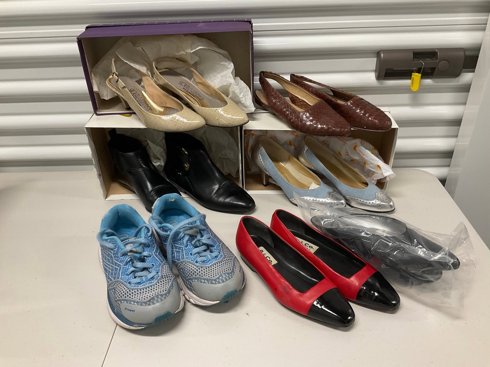 Lot of women's shoes: Lot of women's shoesSize 6
