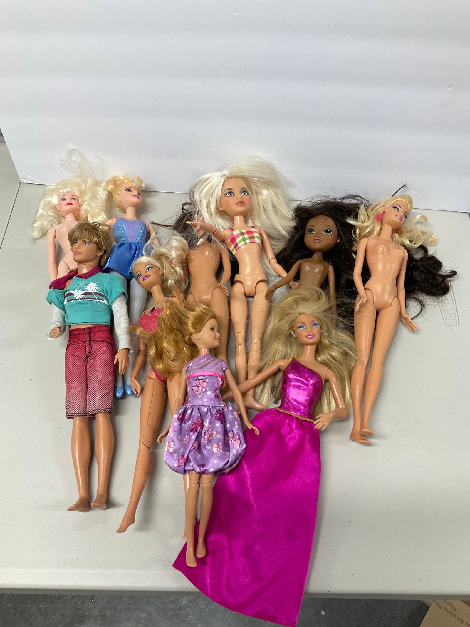 lot of barbie dolls: lot of barbie dolls