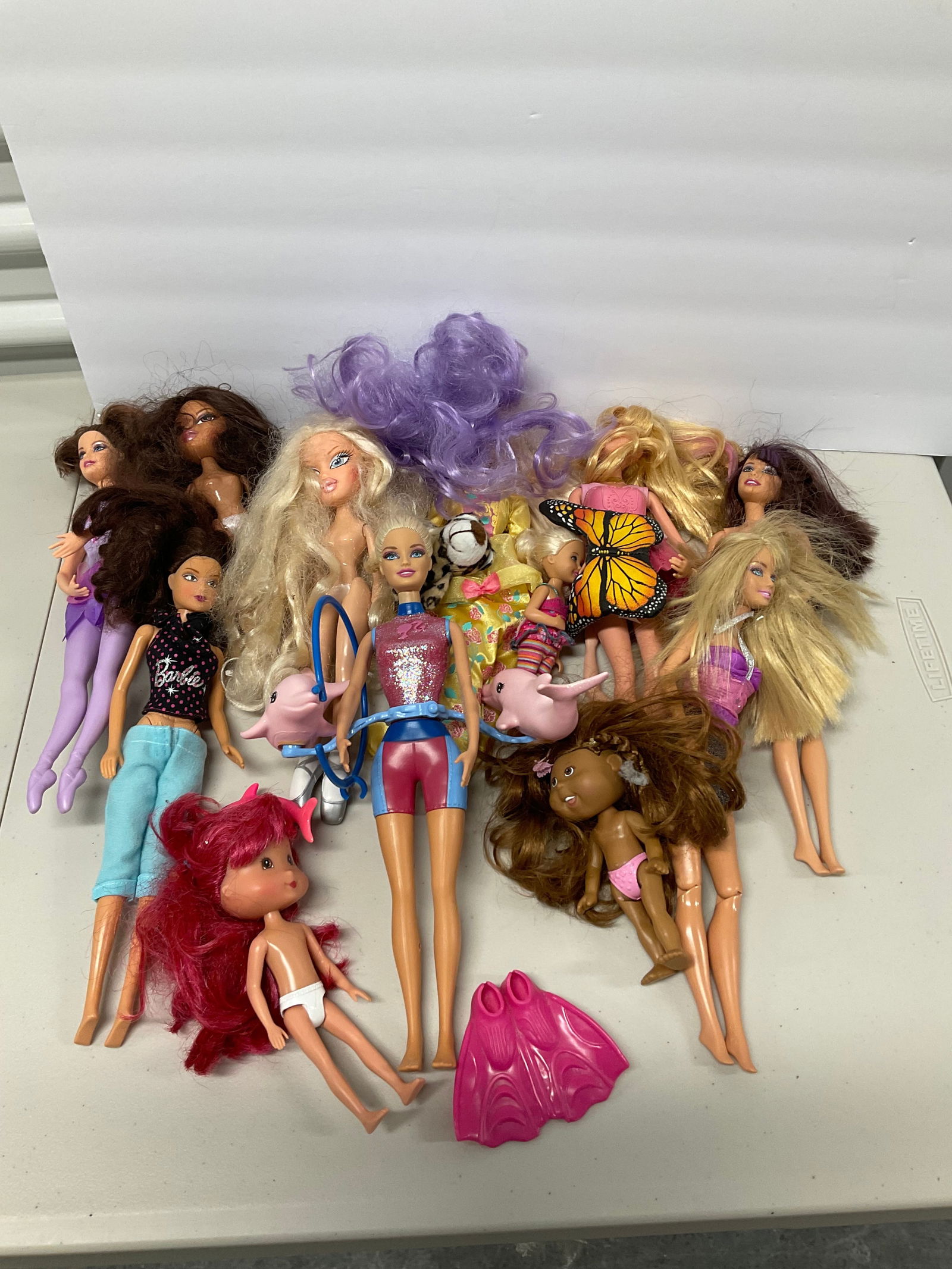 lot of barbie dolls: lot of barbie dolls