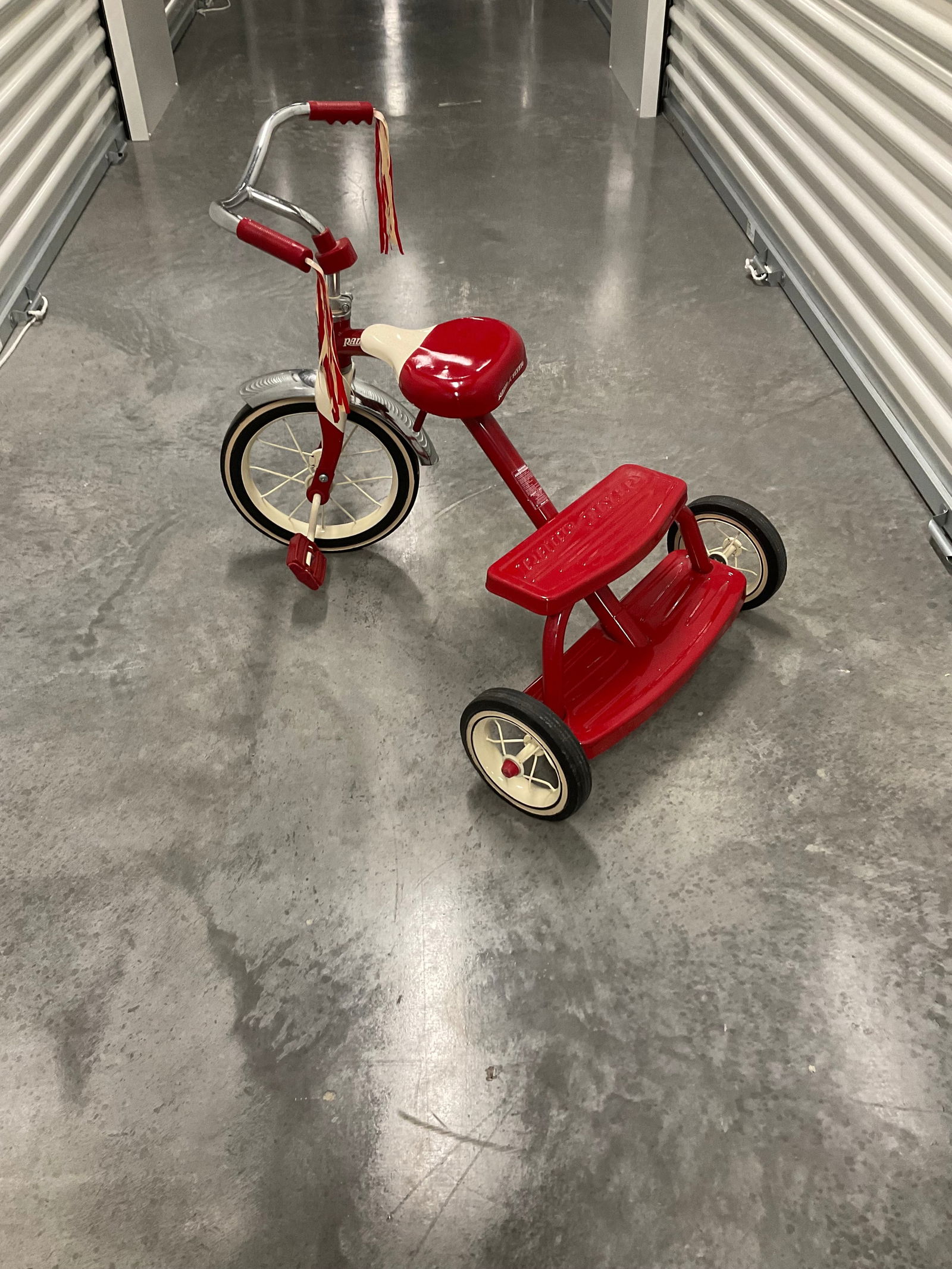 Radio Flyer metal tricycle (1 of 1)
