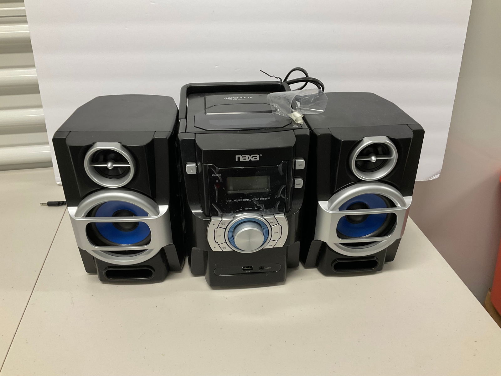 NAXA Portable MP3/ CD Player with Radio: NAXA Portable MP3/ CD Player with Radio