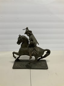 Cast iron horse statue 11in tall