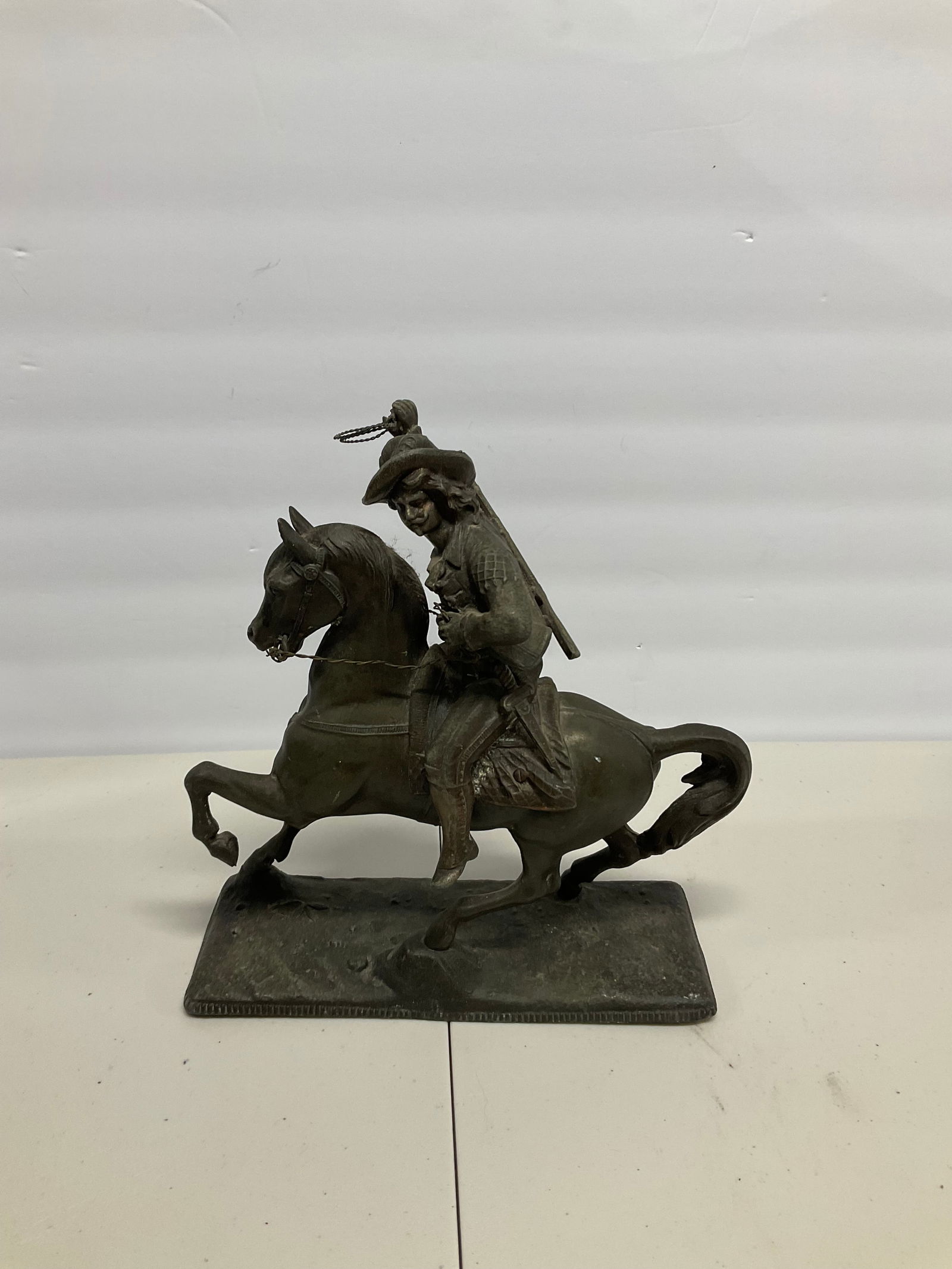Cast iron horse statue 11in tall (1 of 1)