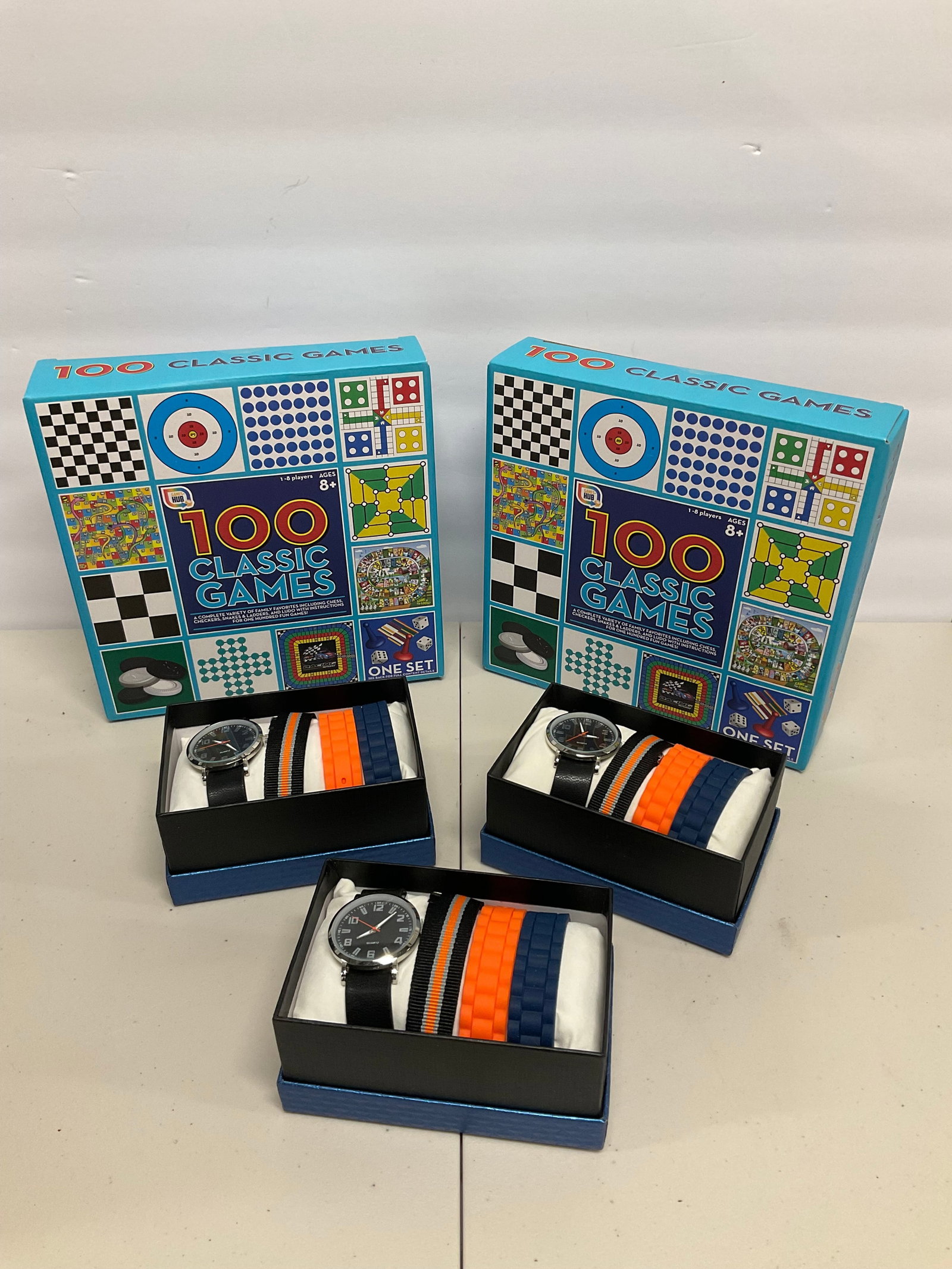 Lot of games and watches with extra bands: Lot of games and watches with extra bands
