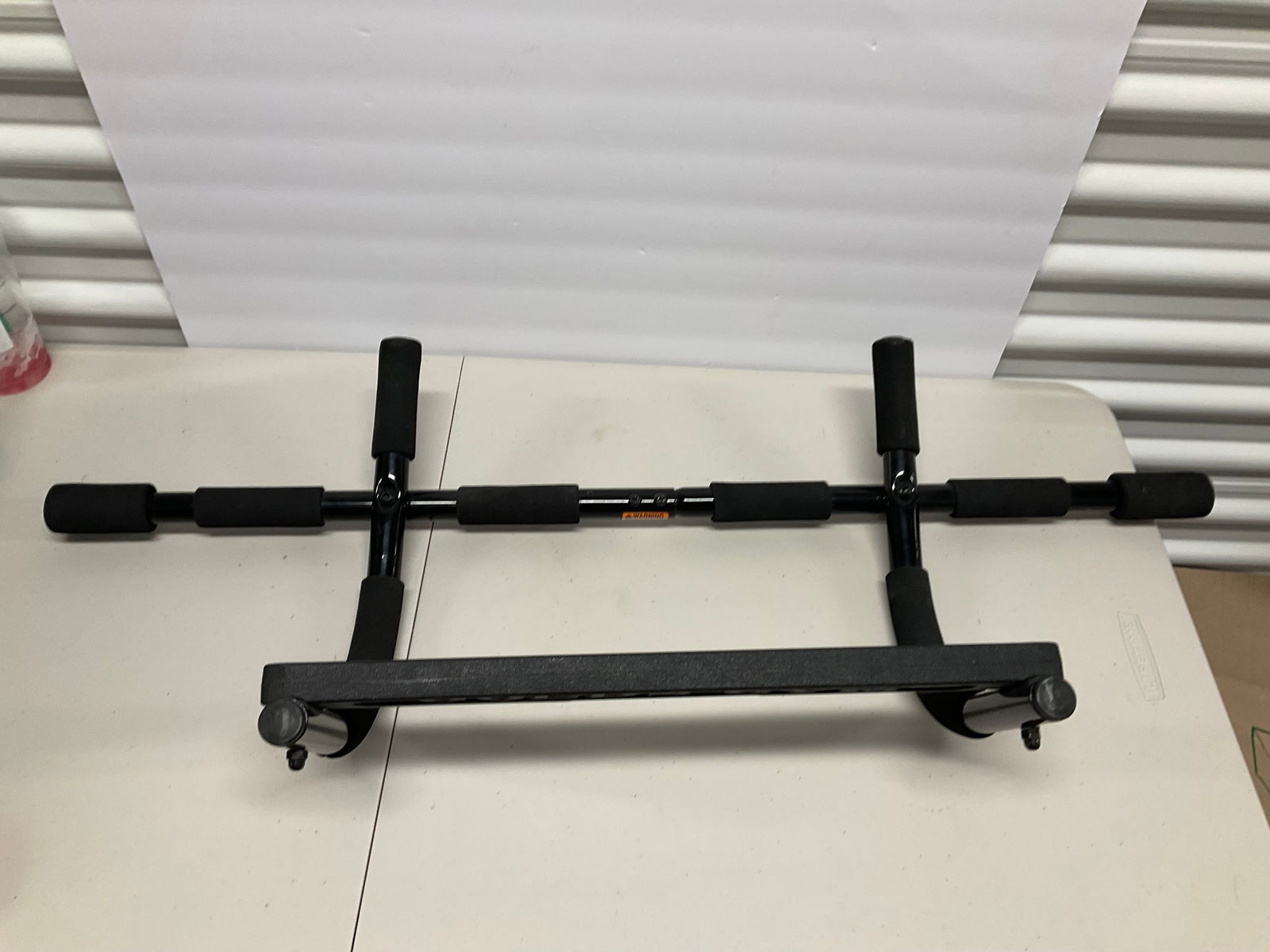 Over the door pull up bar: Over the door pull up bar