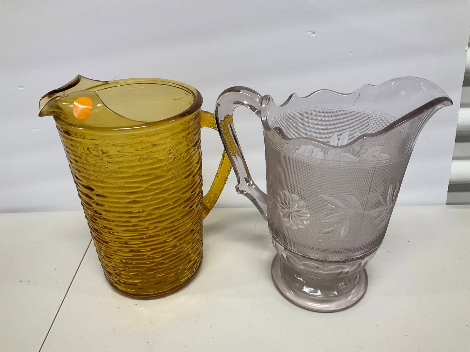 Lot of 2 depression glass pitchers: Lot of 2 depression glass pitchers
