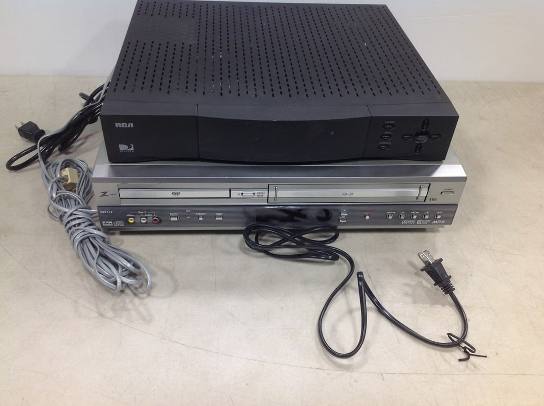 RCA DirecTV receiver and Zenith video casette recorder (1 of 1)