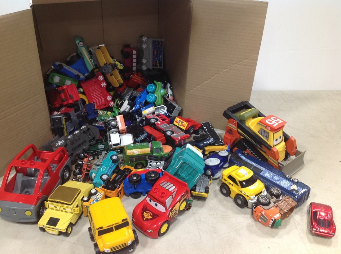 Various cars(HotWheels, Disney/Pixar, and more): Various cars(HotWheels, Disney/Pixar, and more)