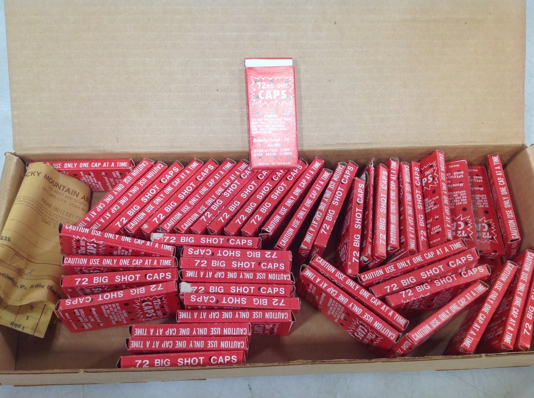 Large lot of vintage big shot caps: Large lot of vintage big shot caps