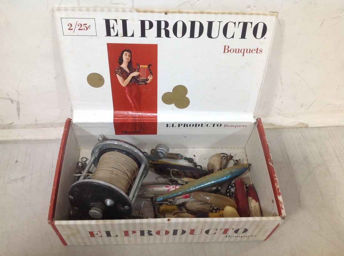 Vintage fishing reel/supplies in cigar box: Vintage fishing reel/supplies in cigar box
