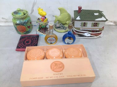 Spiderman Wallet, 'A Christmas Carol' 1996 Ceramic Light Up House (6.5in Tall), Curacao Shooters,