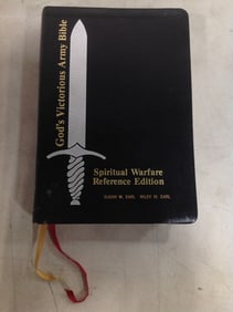 Gods Victorious Army Bible - Spiritual Warfare Reference Edition