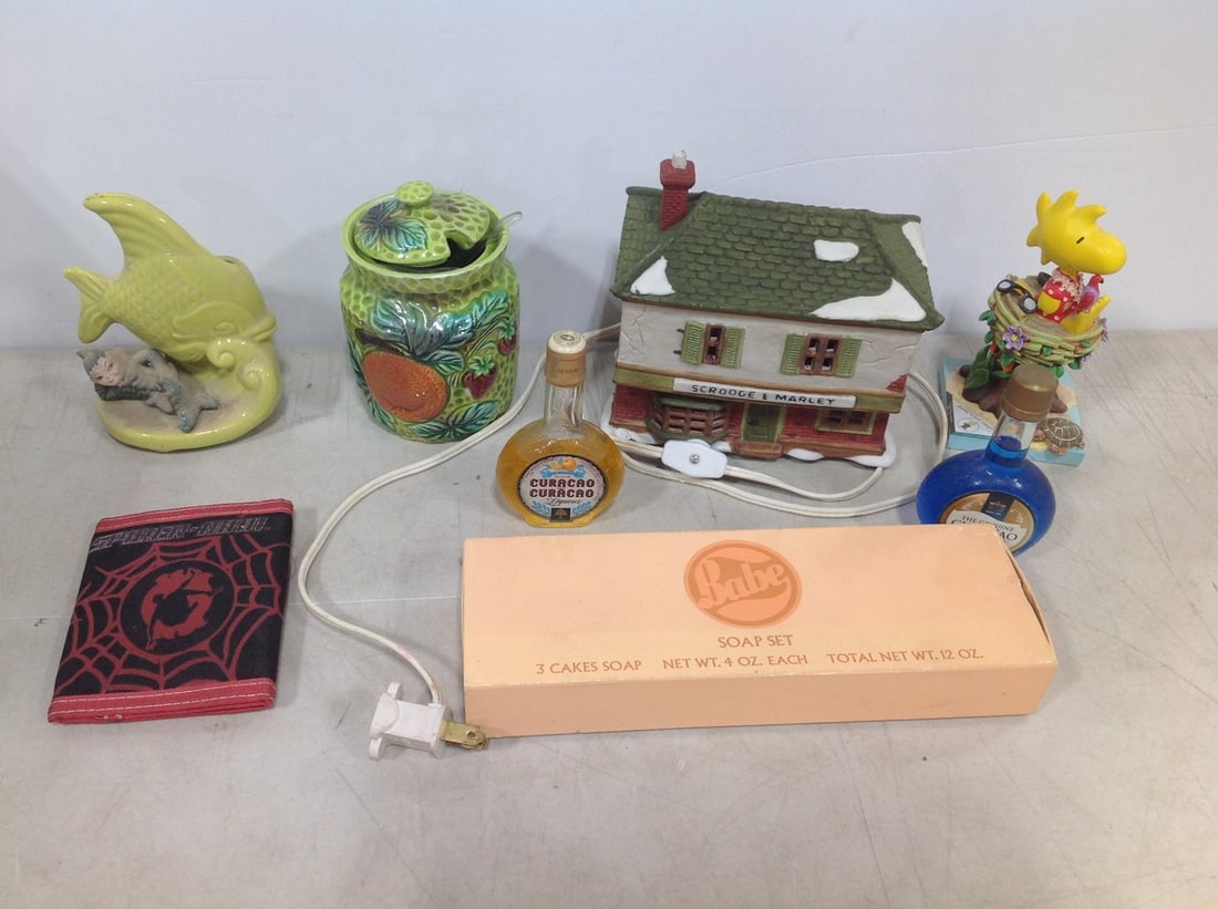 Spiderman Wallet, 'A Christmas Carol' 1996 Ceramic Light Up House (6.5in Tall), Curacao Shooters, (1 of 1)